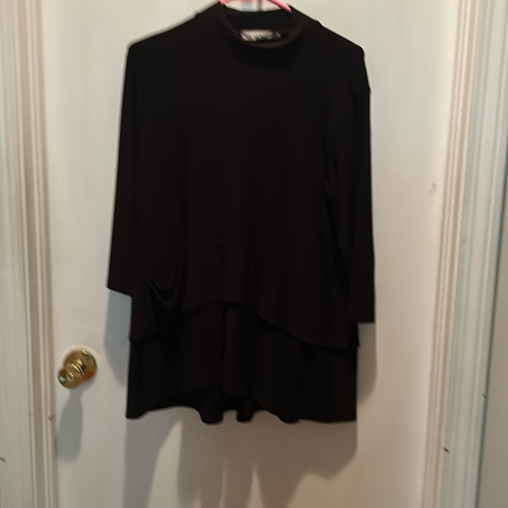 Black tunic with long sleeves